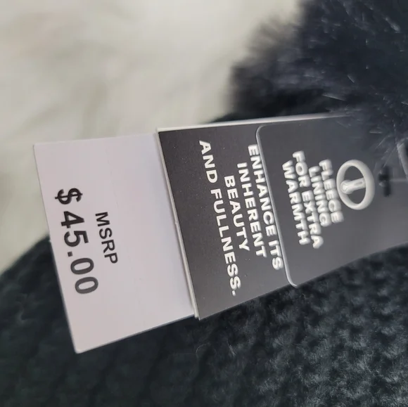 (SOLD) Timberland Women Winter Knitted Beanie Hat - Picture 4 of 4